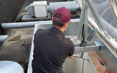 Waar kan ik onderhoud en een jaarlijkse inspectie voor mijn rookventilatie‑RWA‑systeem laten uitvoeren?